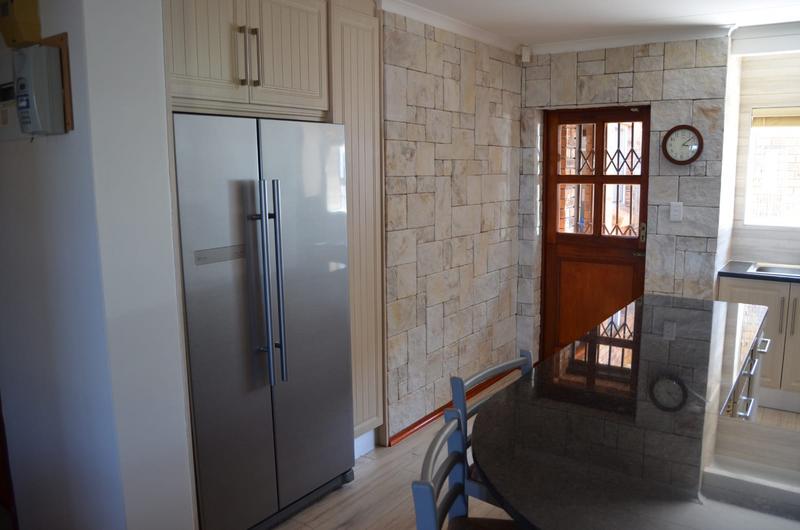 4 Bedroom Property for Sale in Menkenkop Western Cape